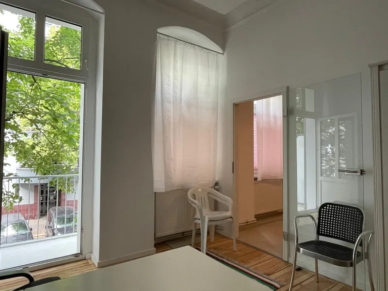 Erstbezug nach Sanierung, Stuckaltbau 1.Etage Vorderhaus, Balkon, Grüne Strasse,toller Kiez — photo 1